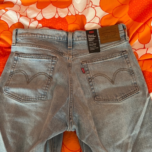 NWT Women’s Levi’s Wedgie Straight Jeans - Size 29 - Picture 3 of 5